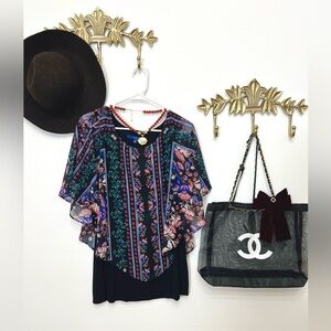 Flowy feminine layered cape over tank blouse M ptp 20” L 27”